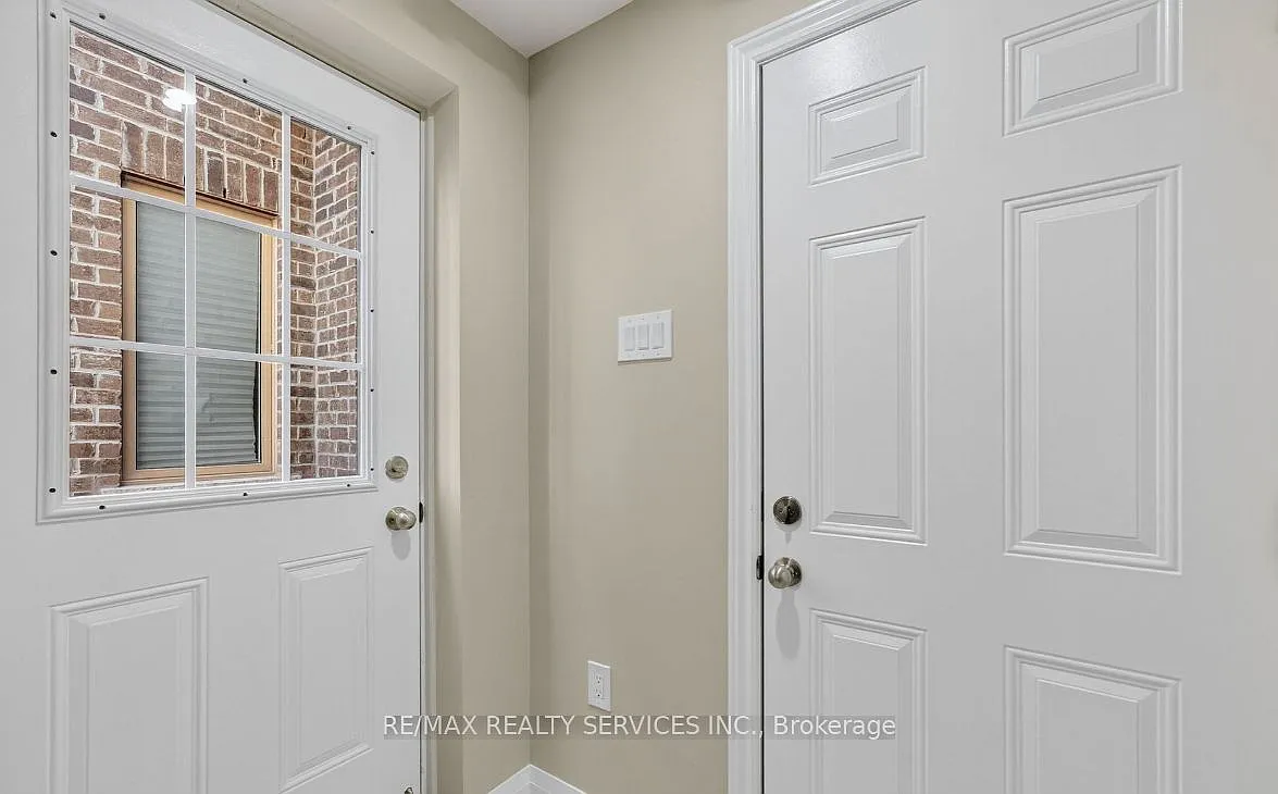 2 bed, $1,900 — Photo 2