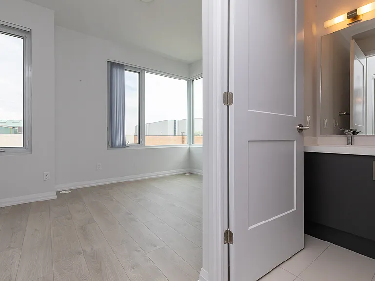 7895 Jane St #Townhouse B-7 — Photo 22