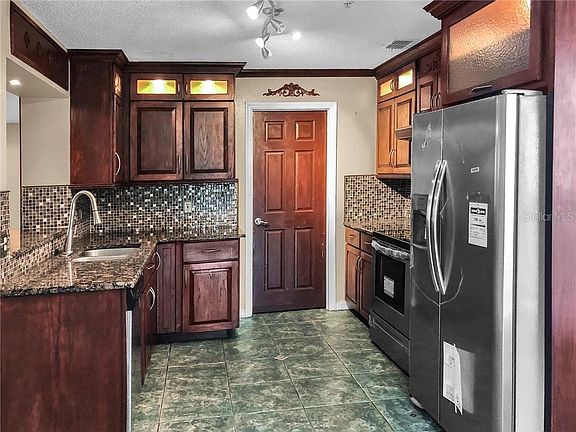 4th image of 9771 Hollyhill Dr