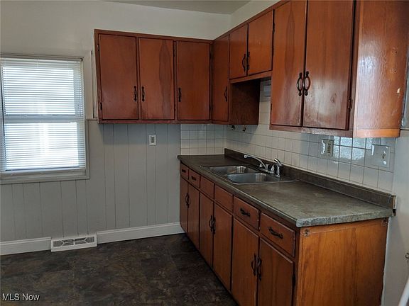 4th image of 3205 Searsdale Ave
