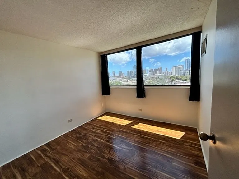 1114 Punahou St #9A — Photo 4