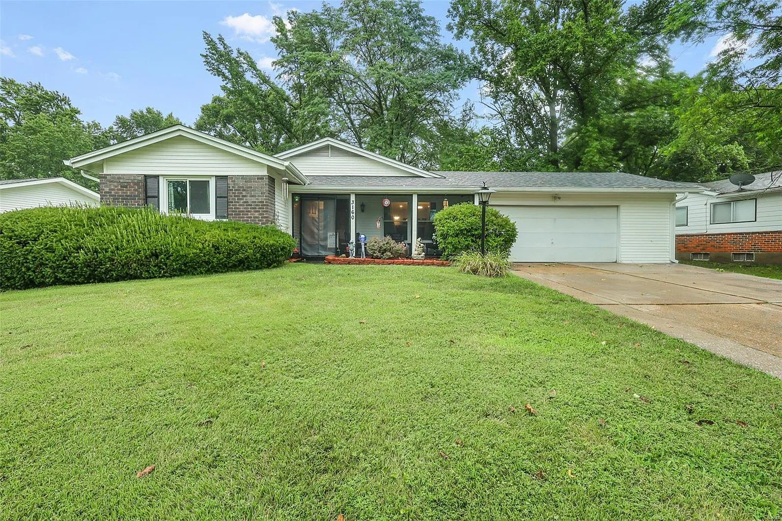 3160 Heatherton Dr photo 1