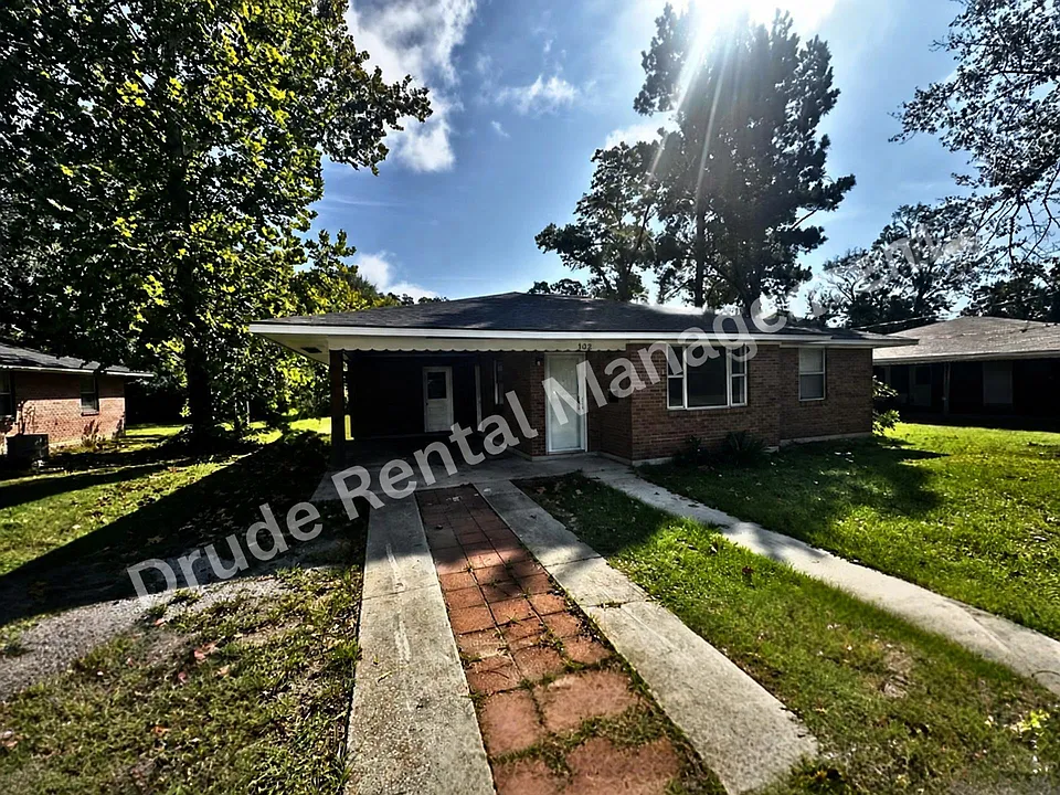 300 Maple St