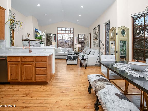 4th image of 280 Hackamore Rd