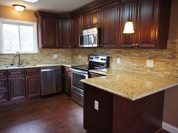 3rd image of 1319 Arrowhead Dr