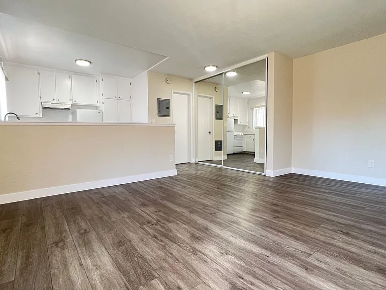 9600 Reseda Blvd — Photo 3
