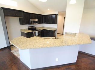 1613 Rolling Glen Dr, Marion, IA 52302