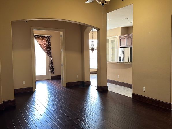 1049 Lake Ridge Dr
