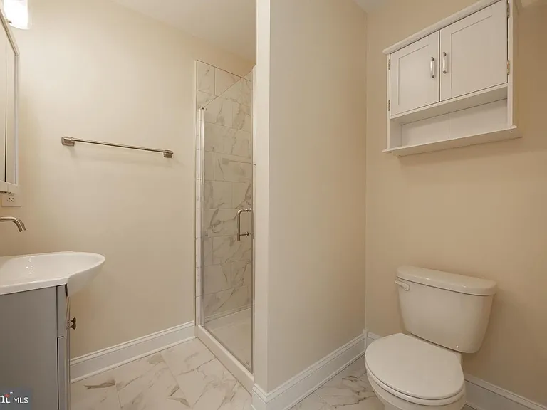 325 W Barnard St W — Photo 13