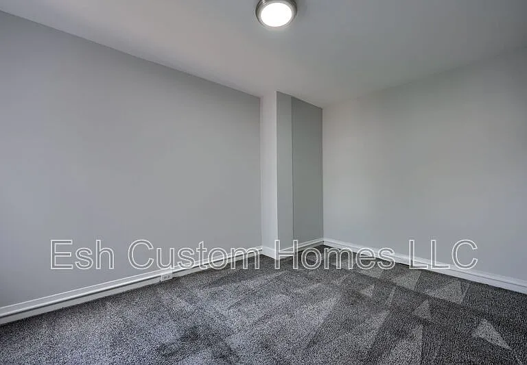611 S Prince St — Photo 35