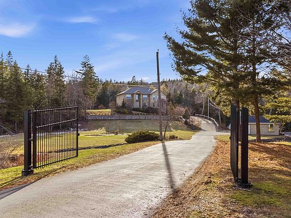 2nd image of 61 Colins Rd