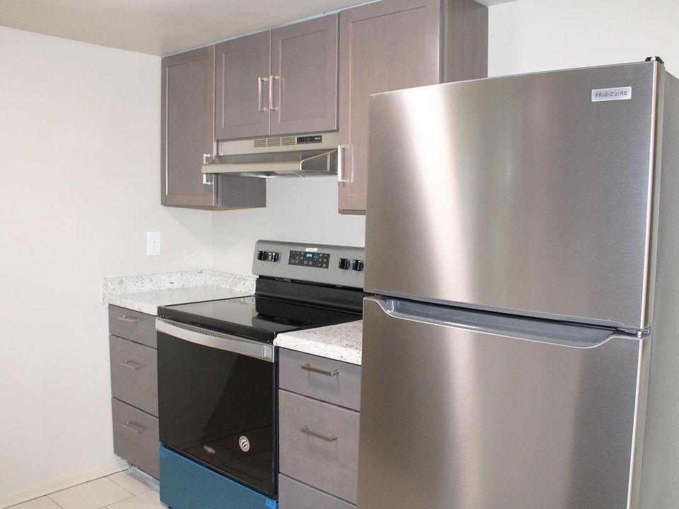 1st image of 413 Whispering Hills Dr