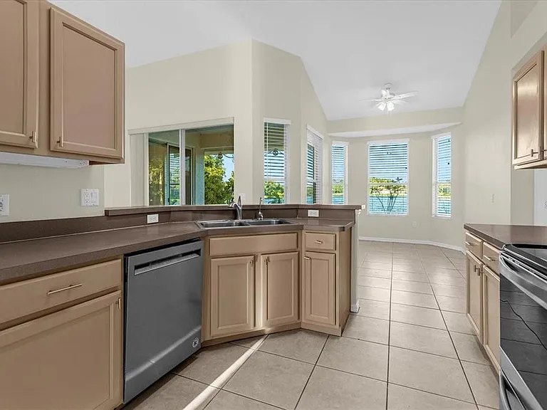 13131 Luxbury Loop — Photo 7