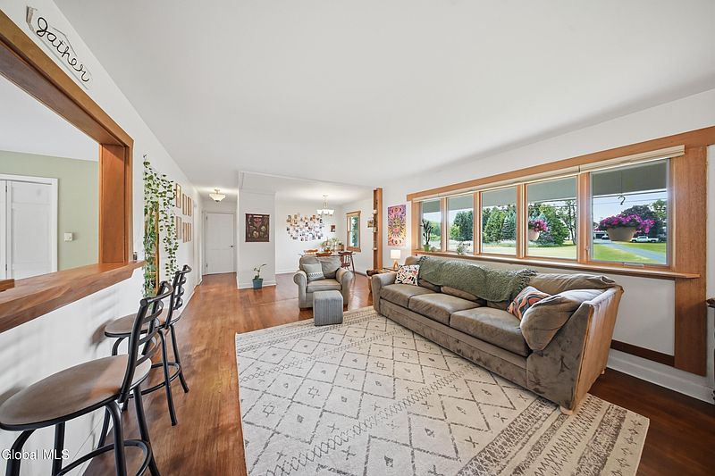 4th image of 1276 Spring Avenue