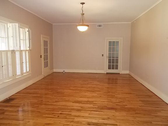 3rd image of 811 N Munday Ave