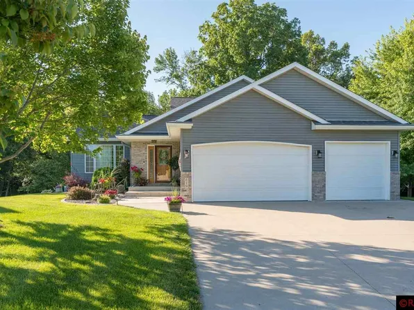 619 Colodoro Ln, Eagle Lake, MN 56024