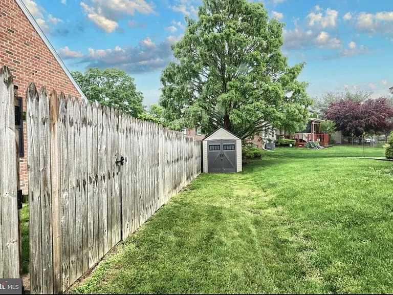 416 Huntington Dr — Photo 26