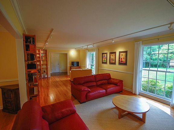 4th image of 128 Normandy Rd