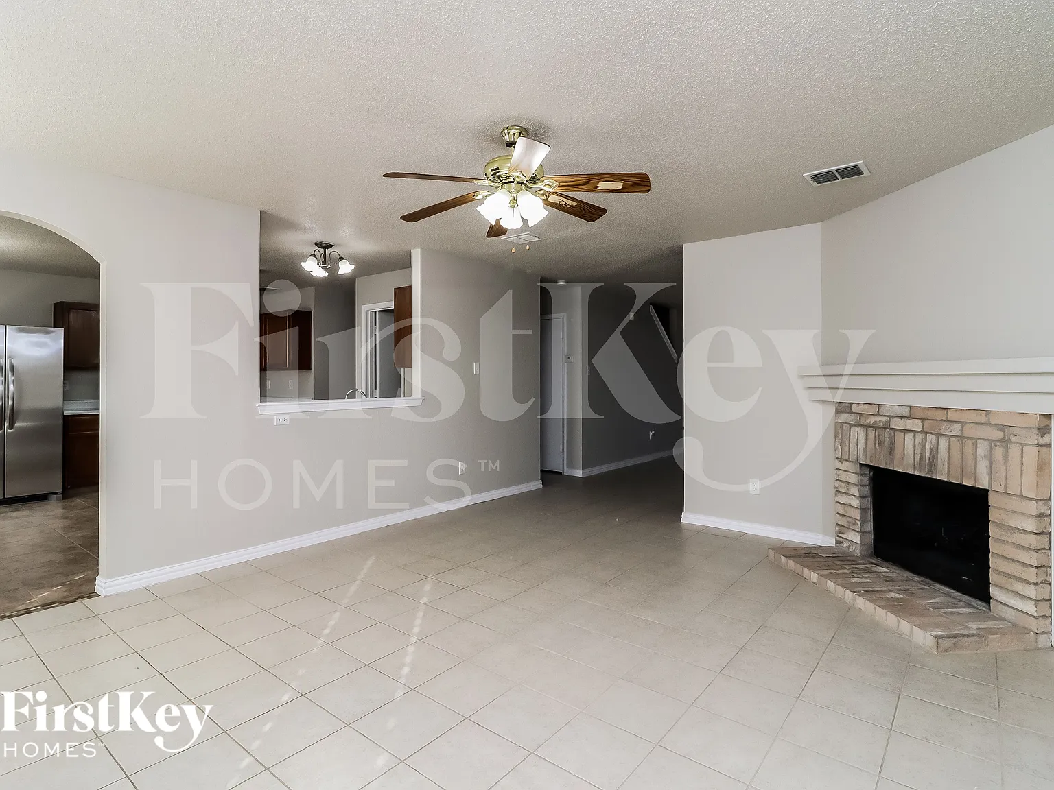 4 bed, 2.5 bath, 2640 sqft, $2,015 — Photo 3