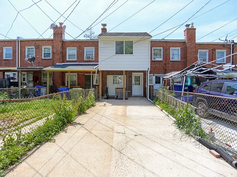 1207 Anglesea St — Photo 23