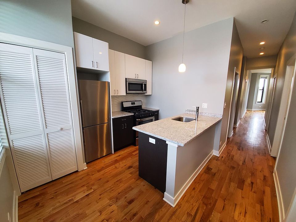 1st image of 749 W Buckingham Pl #2A