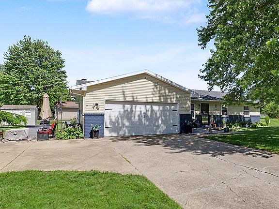 3rd image of 1202 Robin Rd