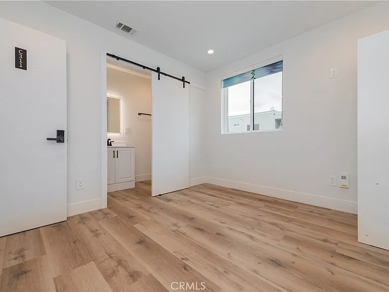 1596 W 36th St — Photo 10