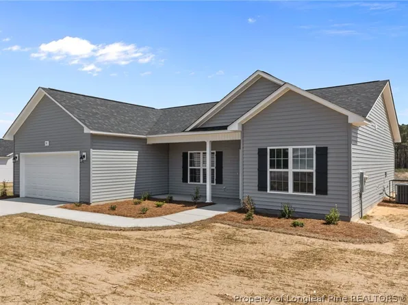 90 Orchard Ln, Parkton, NC 28371