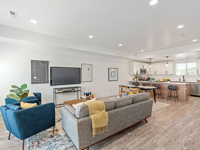 Central Heights Townhomes — Photo 13