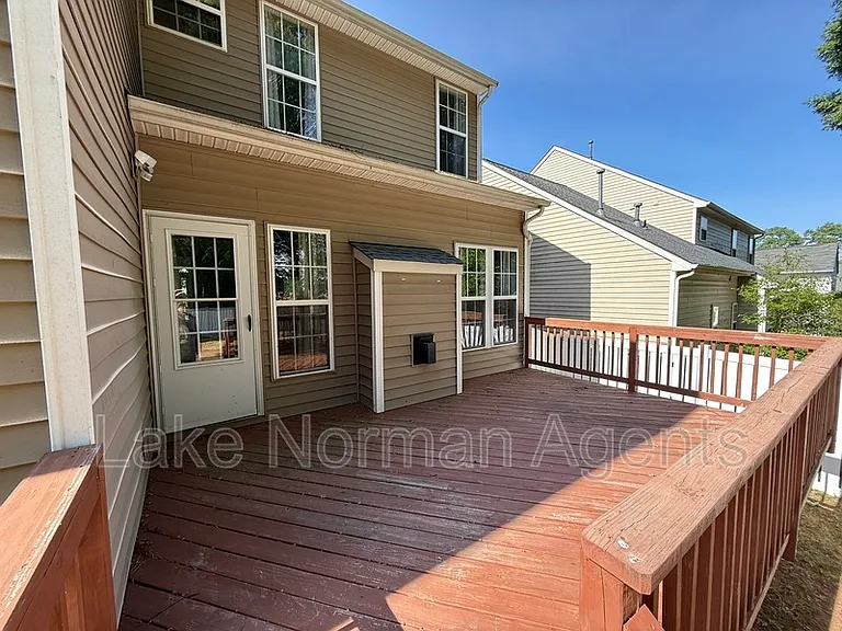 15622 Troubadour Ln — Photo 30