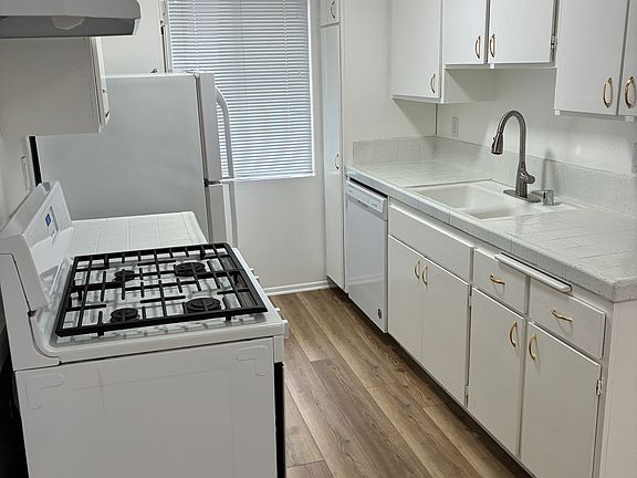 4th image of 1530 Purdue Ave #16