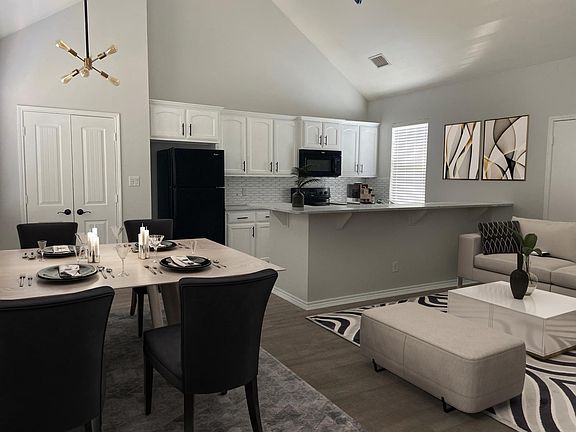 5th image of 1216 College Ave APT 204