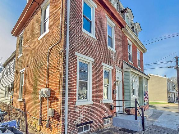 2nd image of 302 Jones Ave