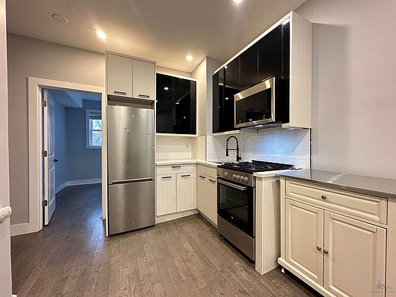 2nd image of 50 Jordan Ave #3RR