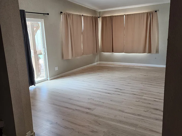 648 Suffolk Dr — Photo 2