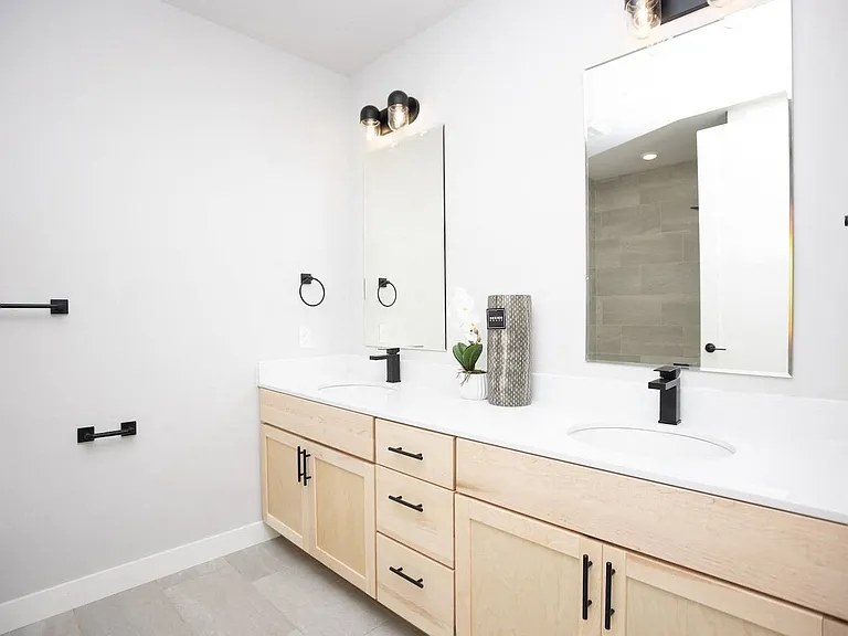 The District Lofts — Photo 7