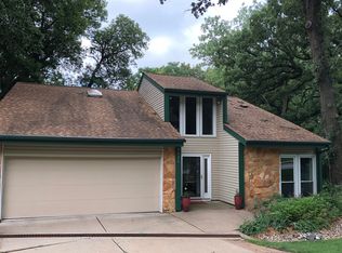 9029 Raven Oaks Dr, Omaha, NE 68152