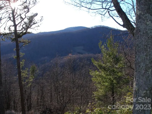 120 Songbird Ct, Hendersonville, NC 28792