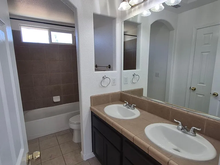170 Bombay Cir — Photo 18