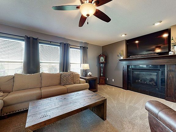 5th image of 2115 Fieldcrest Ln