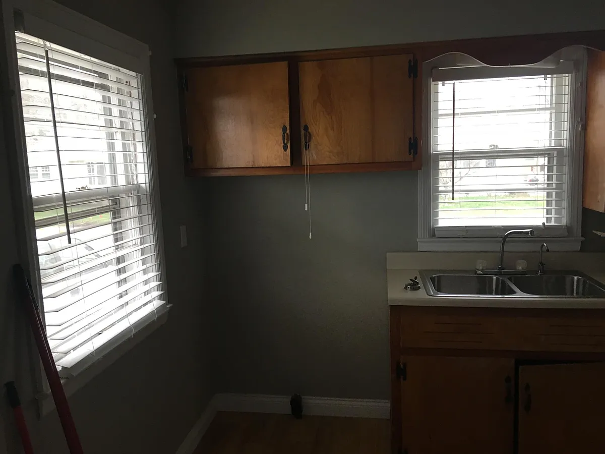 Building Photo - 1516 Clairview Dr