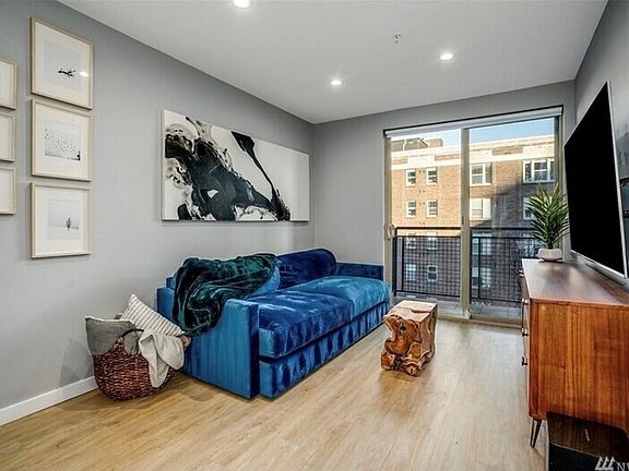 3rd image of 1323 Boren Ave APT 507