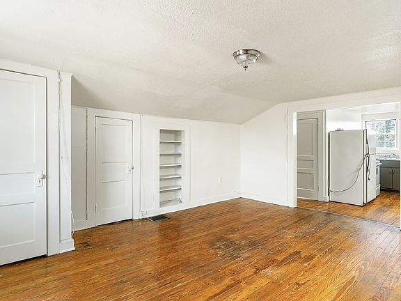 5th image of 2430 Parkview Ave #3