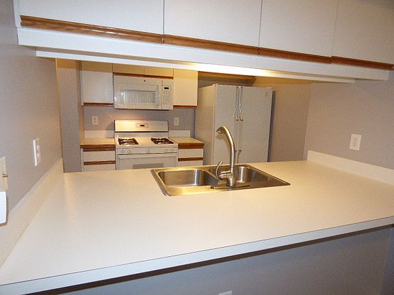 4th image of 5711 Apricot Ln