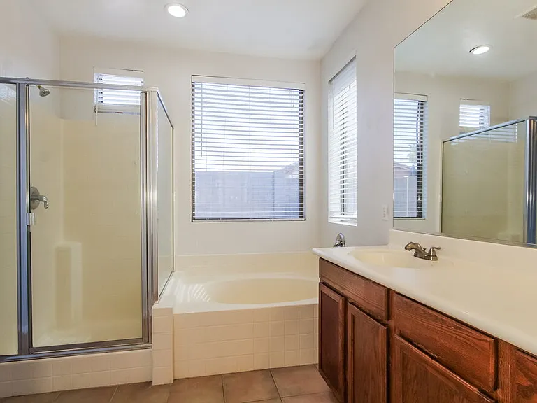 15248 W Port Royale Ln — Photo 10