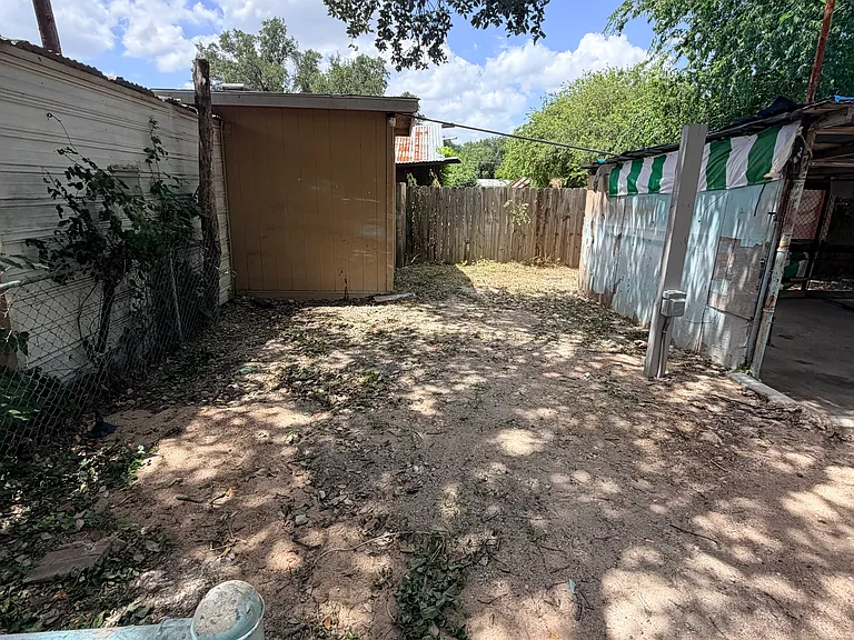 2102 Bois Darc Ln — Photo 18