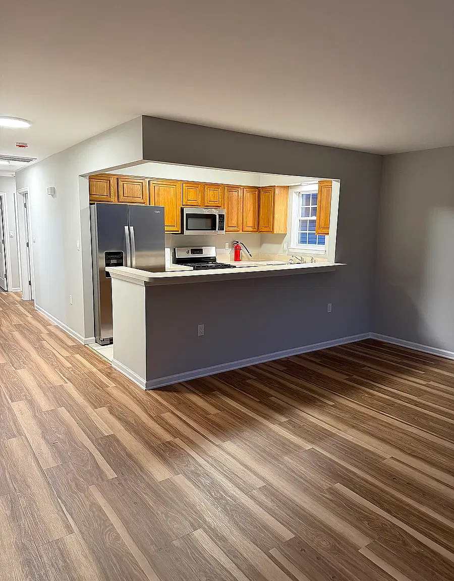 3 bed, 1000 sqft, $2,400 — Photo 1