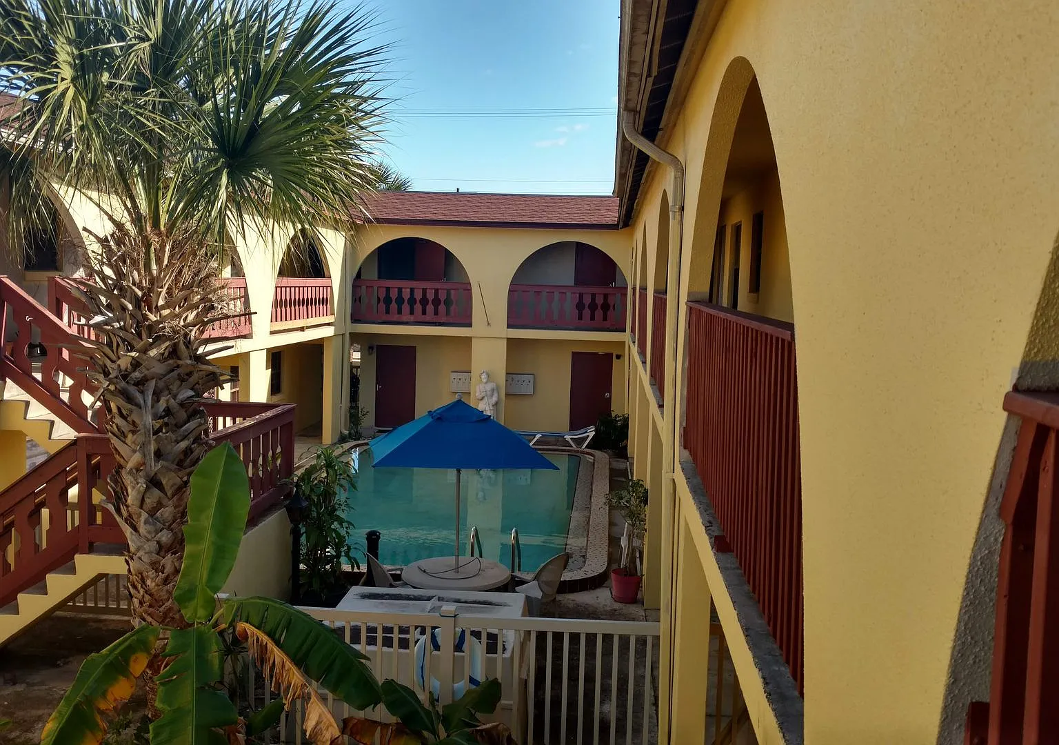 Spacious 2 Bedroom 2 Bathroom Condo Fully Furnished unit — Photo 2
