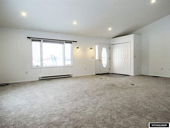 4th image of 615 Pioneer Ave