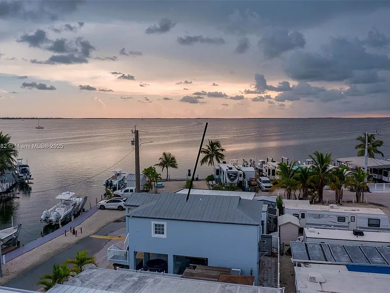 325 Calusa St — Photo 29
